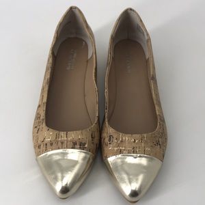Kenneth Cole Reaction tan flats with gold point
